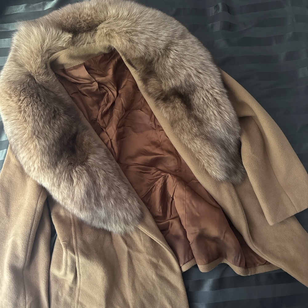 Luxurious Tan Cape with Faux Fur Trim